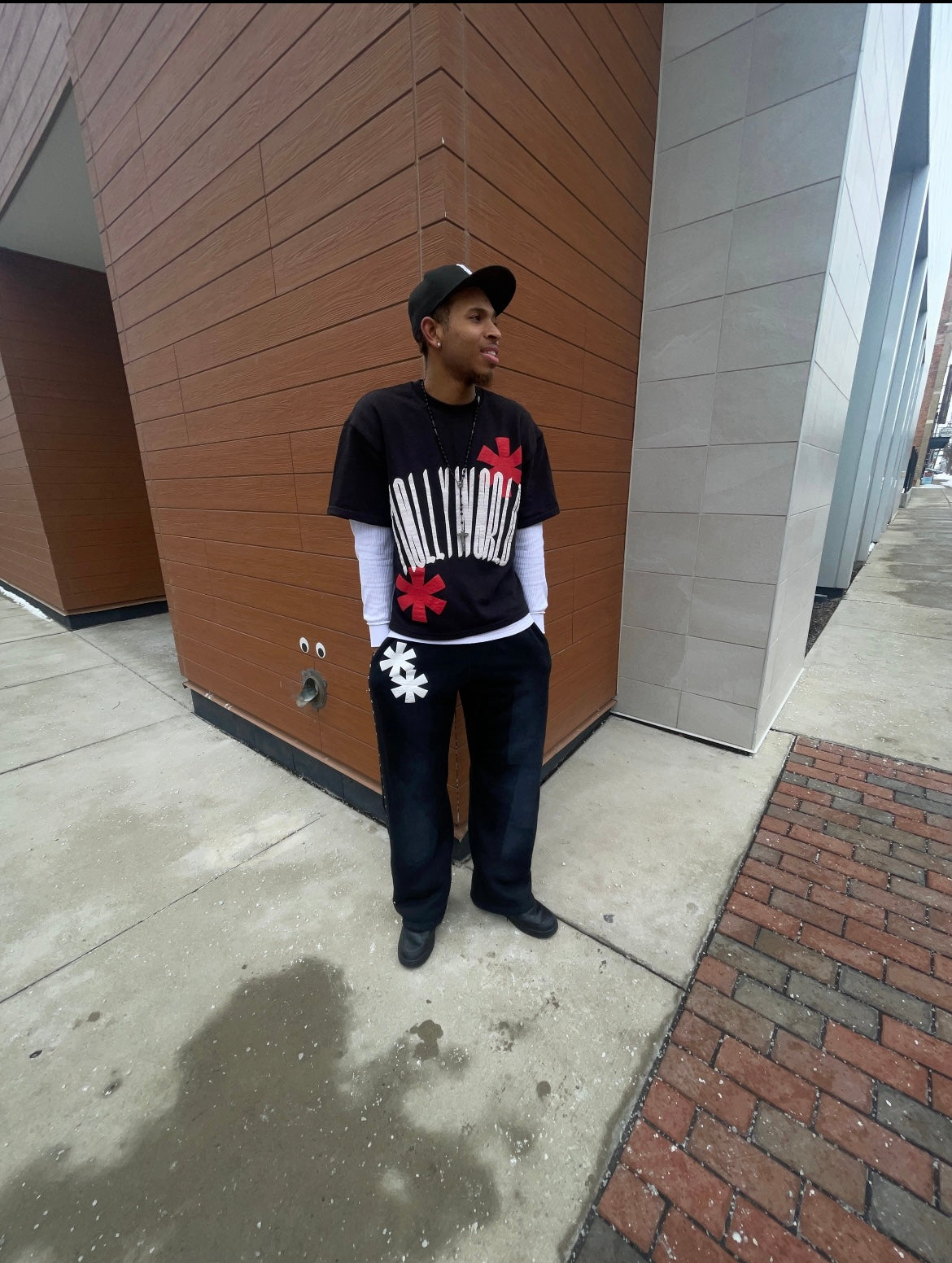 M0LLYW0RLD BLACK SWEATS