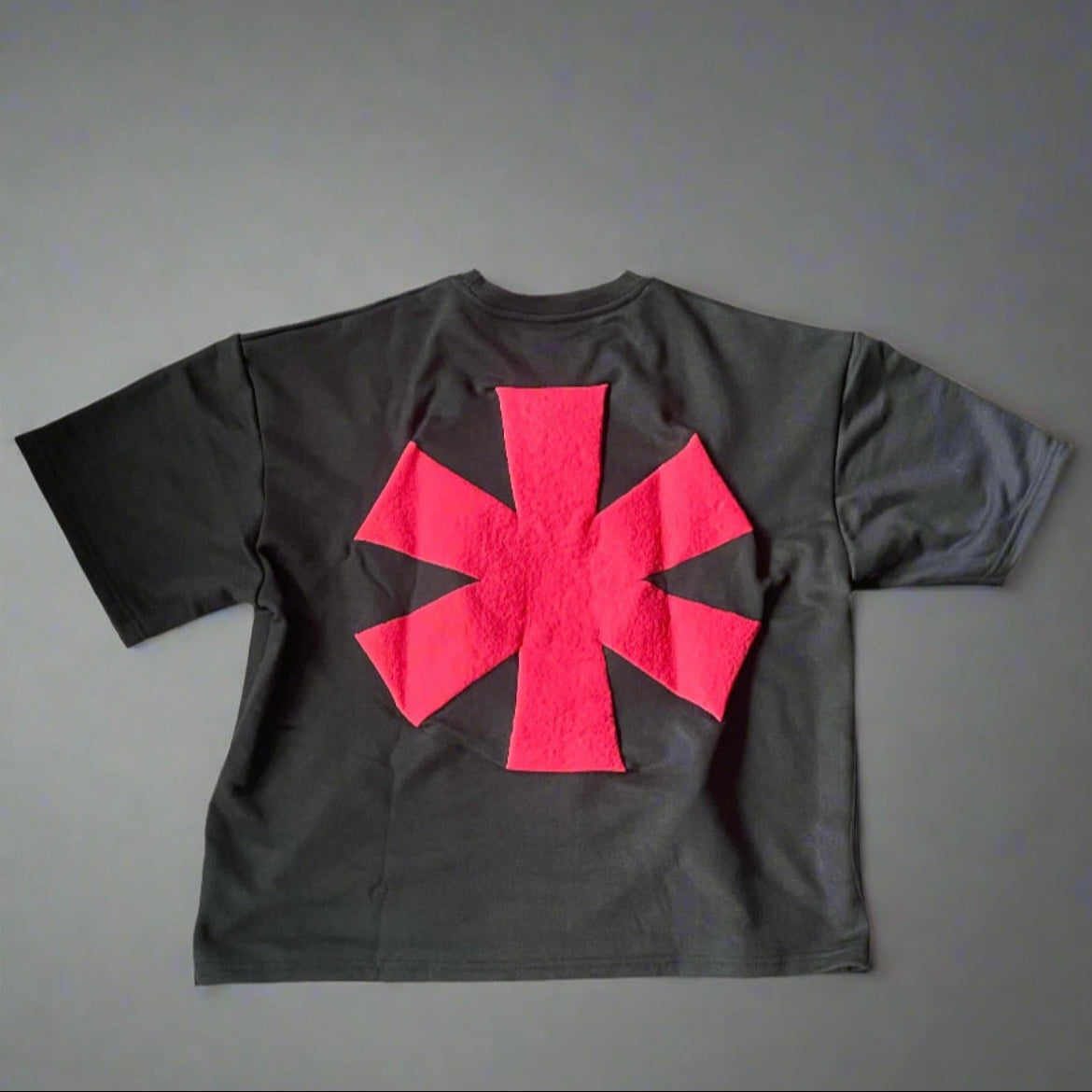 M0LLYW0RLD BLACK TEE